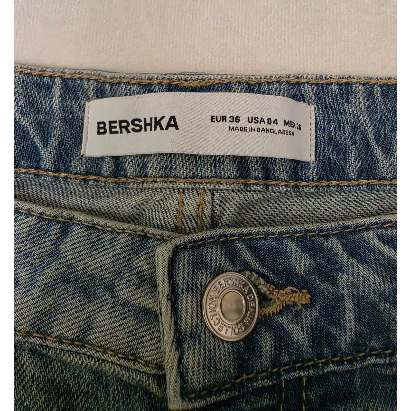 Nwt Bershka Light Wash Baggy Wide-Leg Jeans - Size Us 4 / Eur 36 / Mex 26 — image 4 of 8